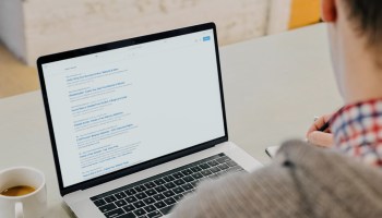 Un gérant SEO pour les nuls : qu’est-ce que le référencement naturel ?de PME cherche dans un moteur de recherche comment créer un site pour son entreprise
