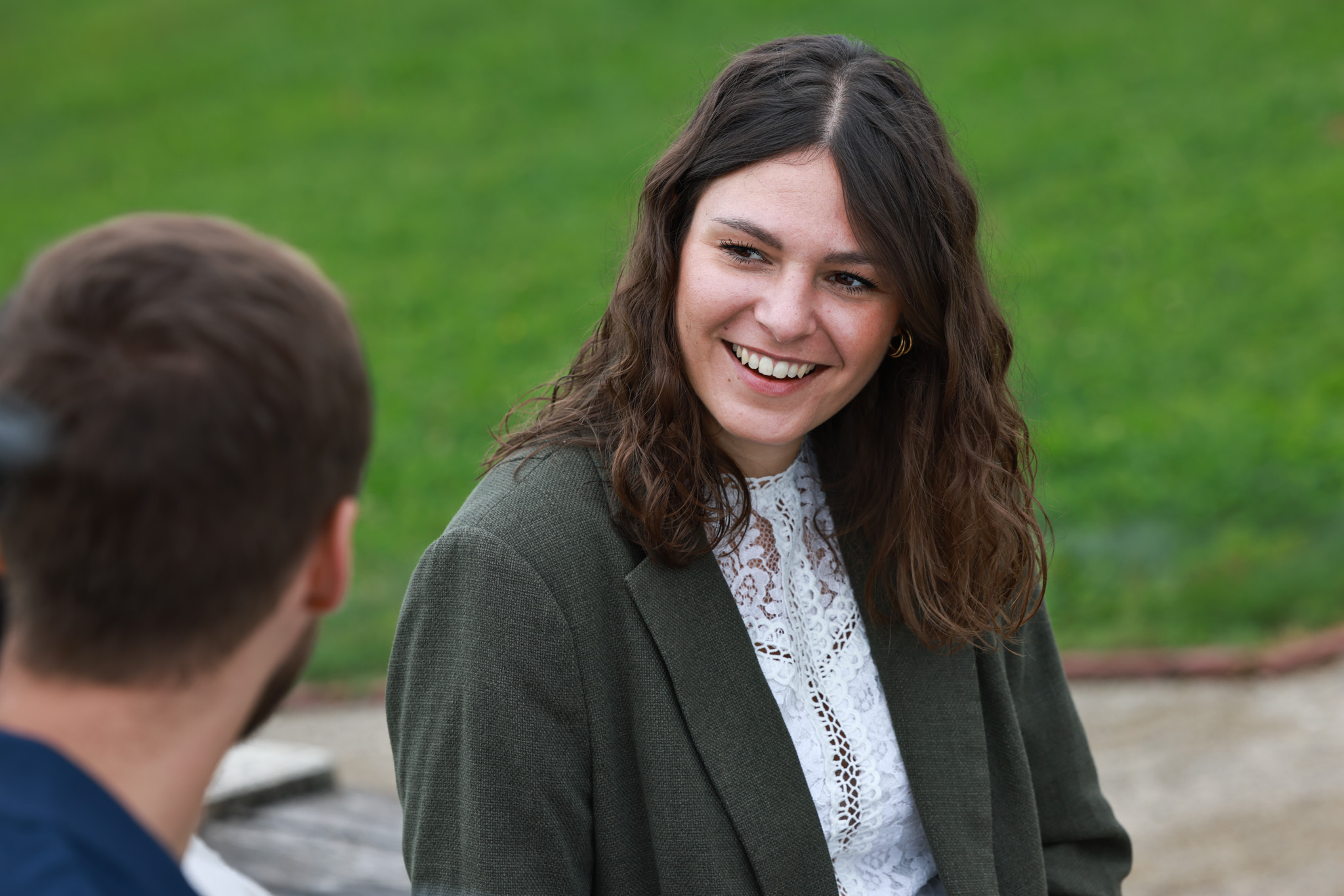 Smiling customer engaged in conversation — representing genuine connection, trust, and customer engagement strategies with Jimdo.